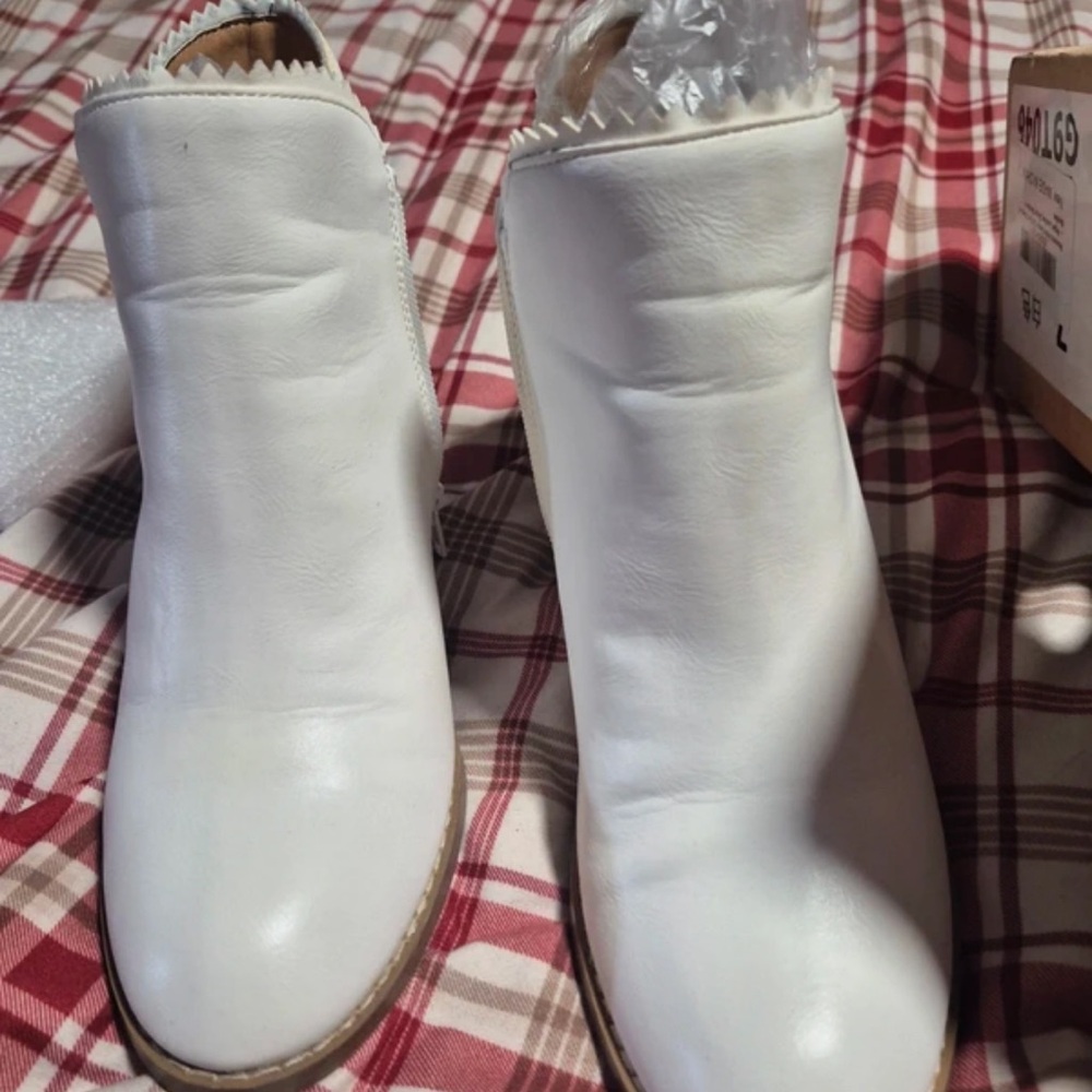 White Barn Elegant White Ankle Boots